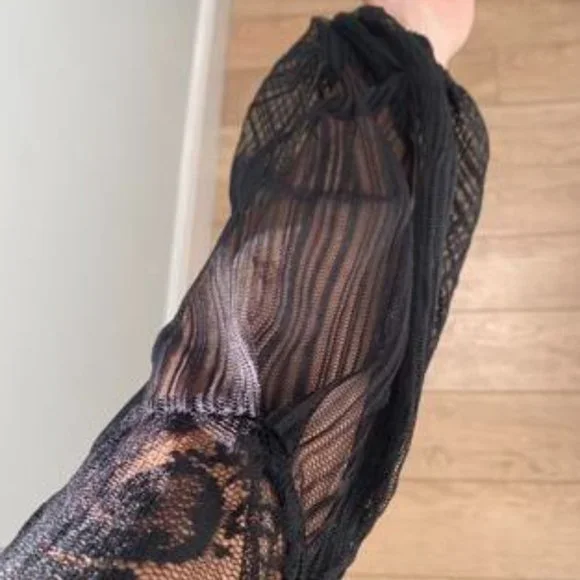 Black sheer sleeve lace long sleeve Top Classic - Picture 11 of 11